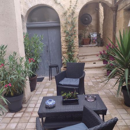 Au Gre Du Voyage Apartment Uzès Екстериор снимка
