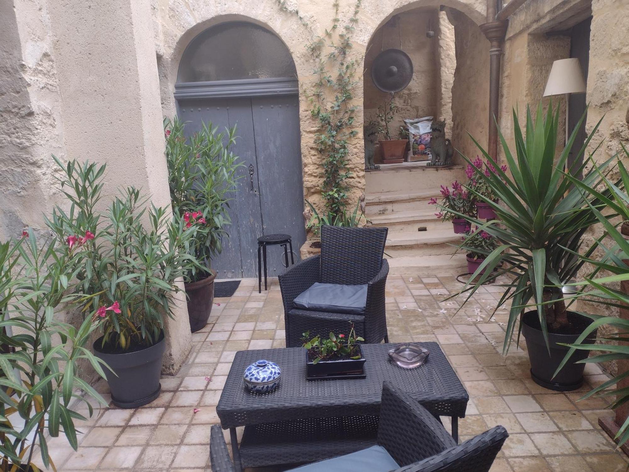 Au Gre Du Voyage Apartment Uzès Екстериор снимка